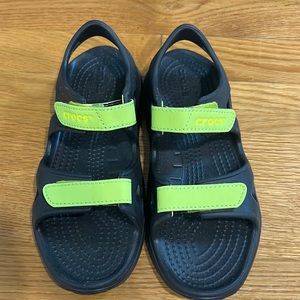 NWOT Crocs Navy Swiftwater Boys Sandals Size 2